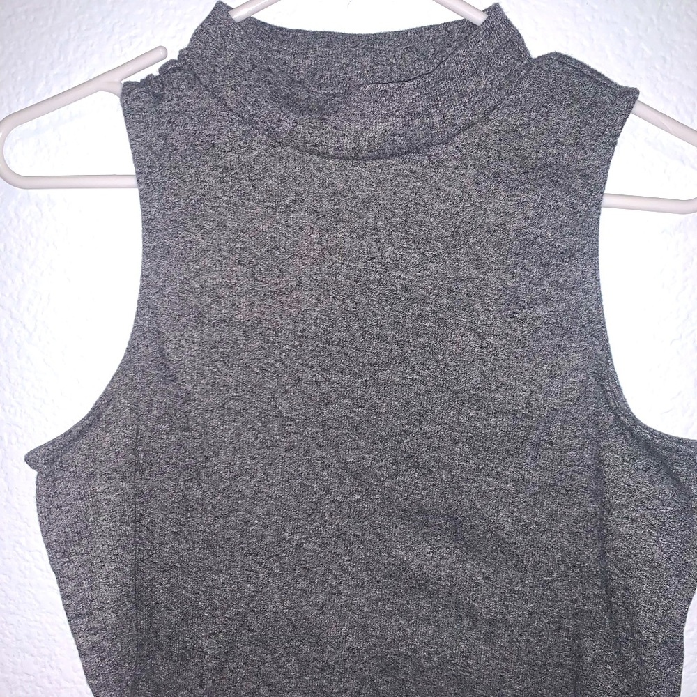 Divided by H&M turtle neck crop tank size large